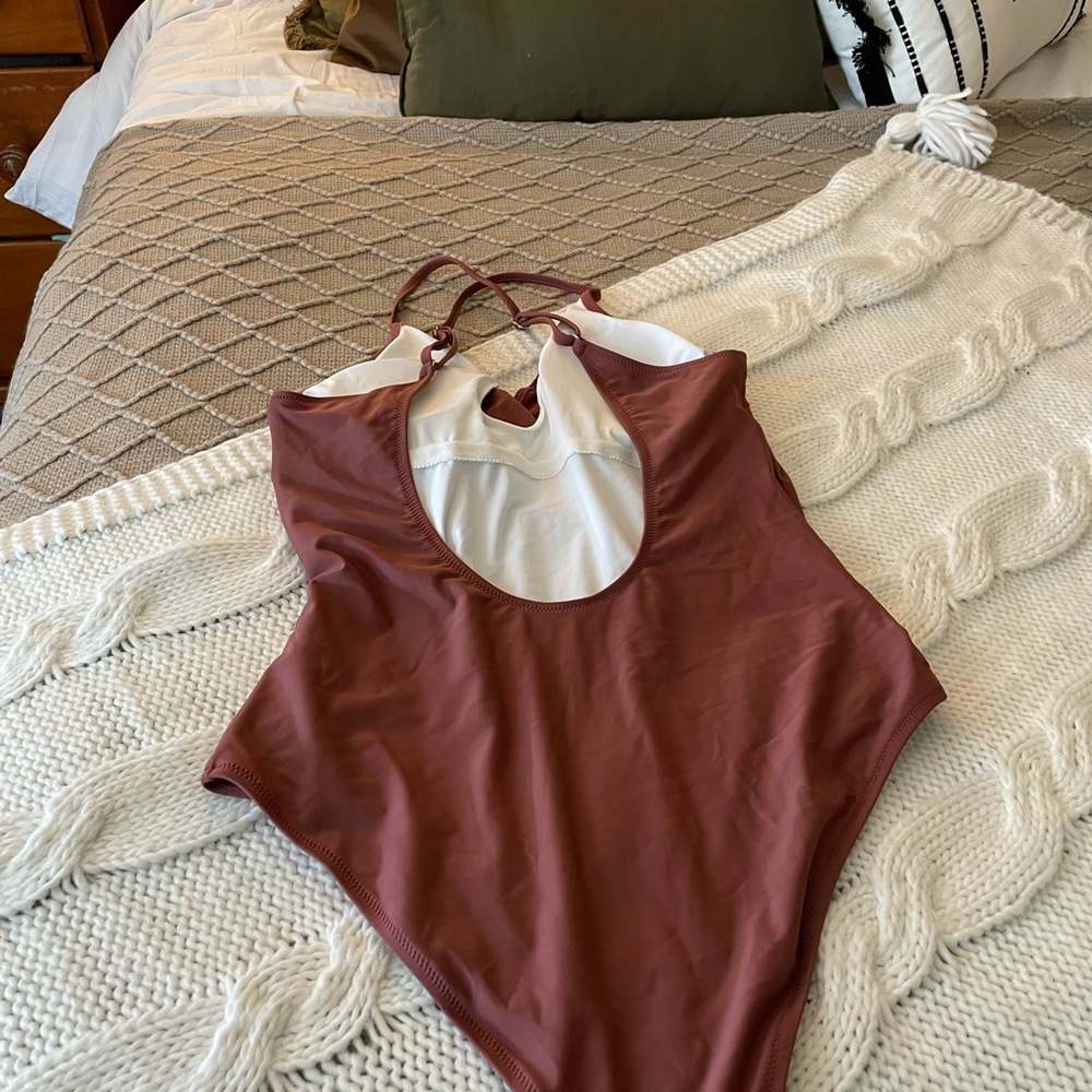 Rust colored one-piece - Picture 4 of 5
